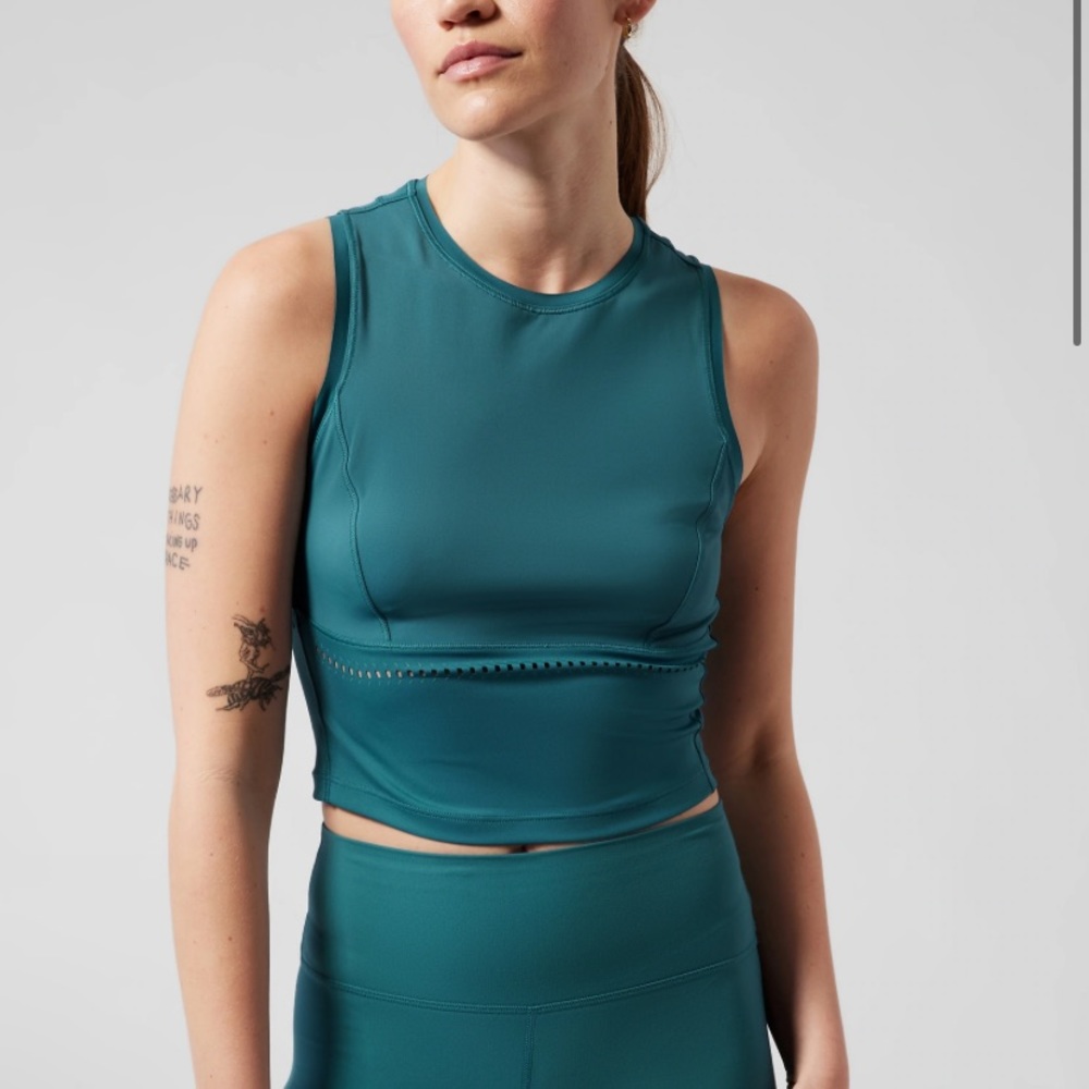 Athleta Levitate Tank Cropped Crew Neck Workout Yoga Borealis Green Large